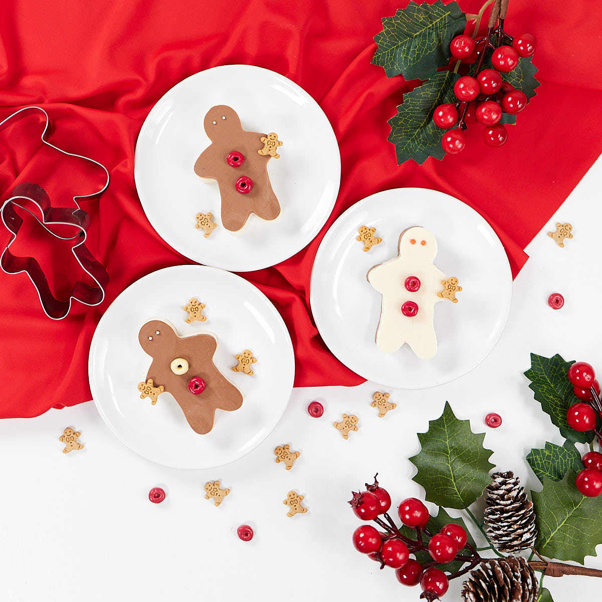 Gingerbread jello jigglers served in small plates.